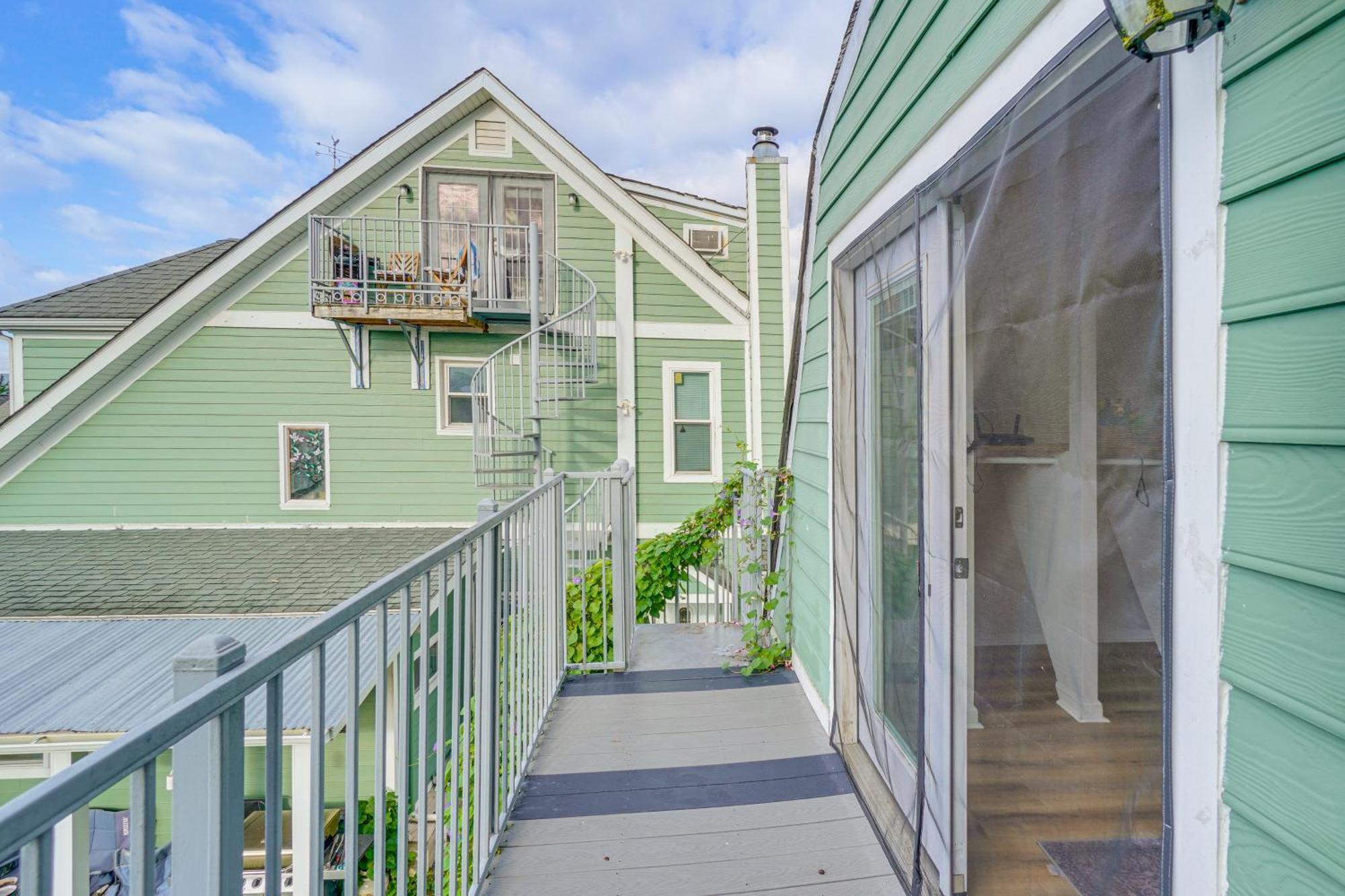 Epic Brunswick Apartment, Deck With Private Hot Tub! Exterior photo