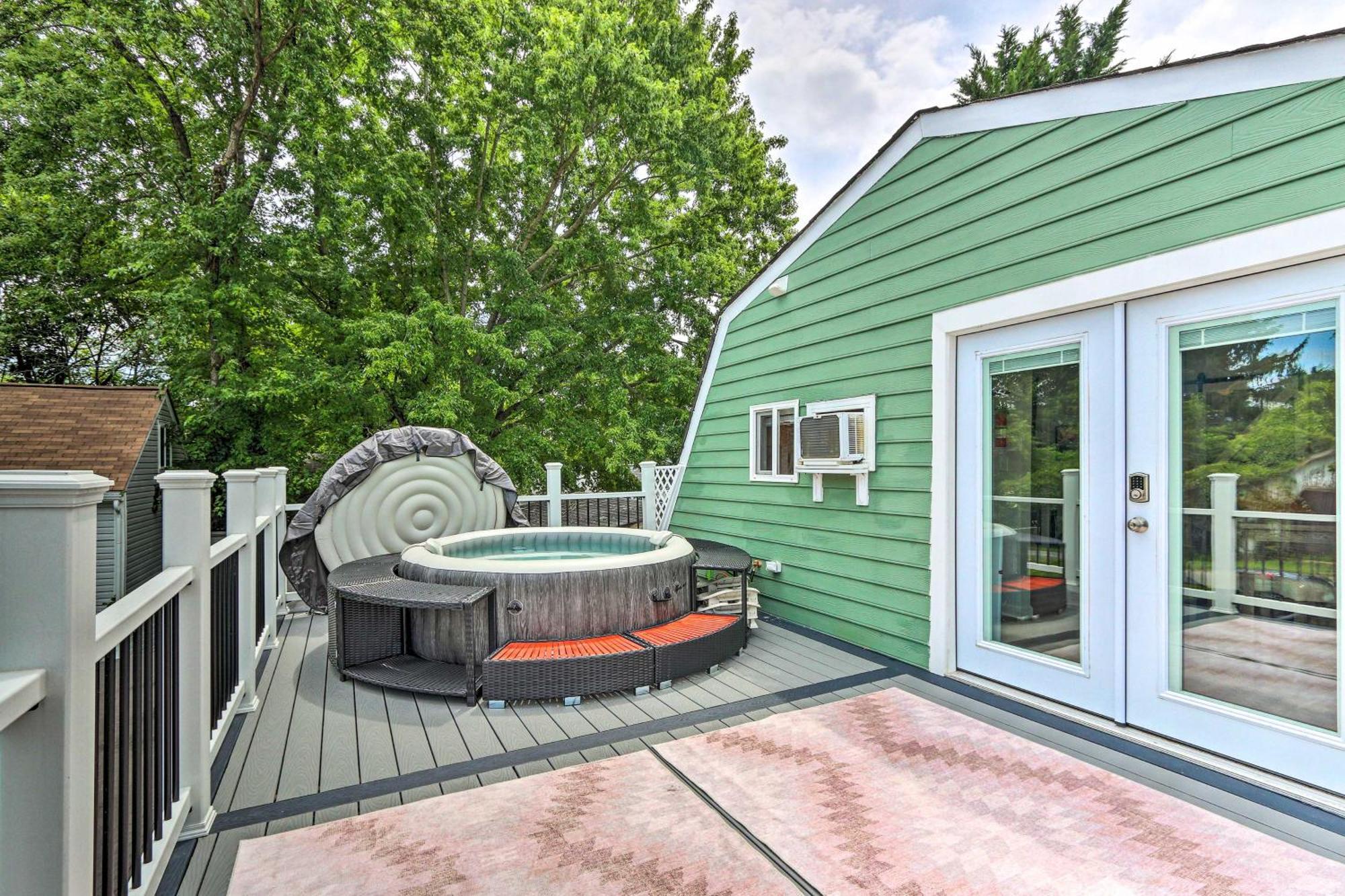 Epic Brunswick Apartment, Deck With Private Hot Tub! Exterior photo